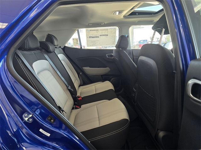 Vehicle image 27 of 29