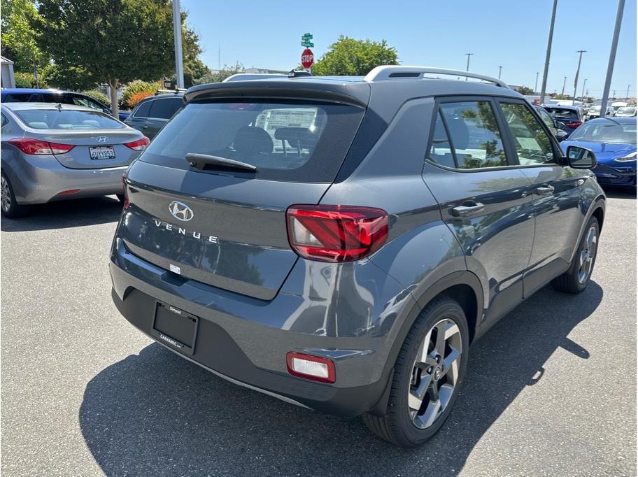 Vehicle image 5 of 24
