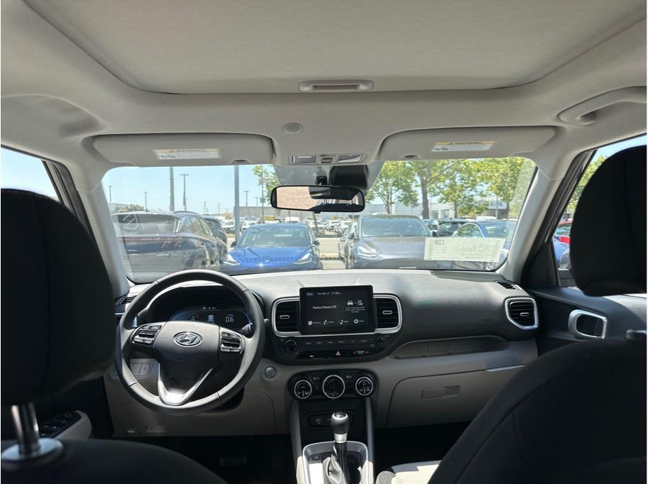 Vehicle image 13 of 24