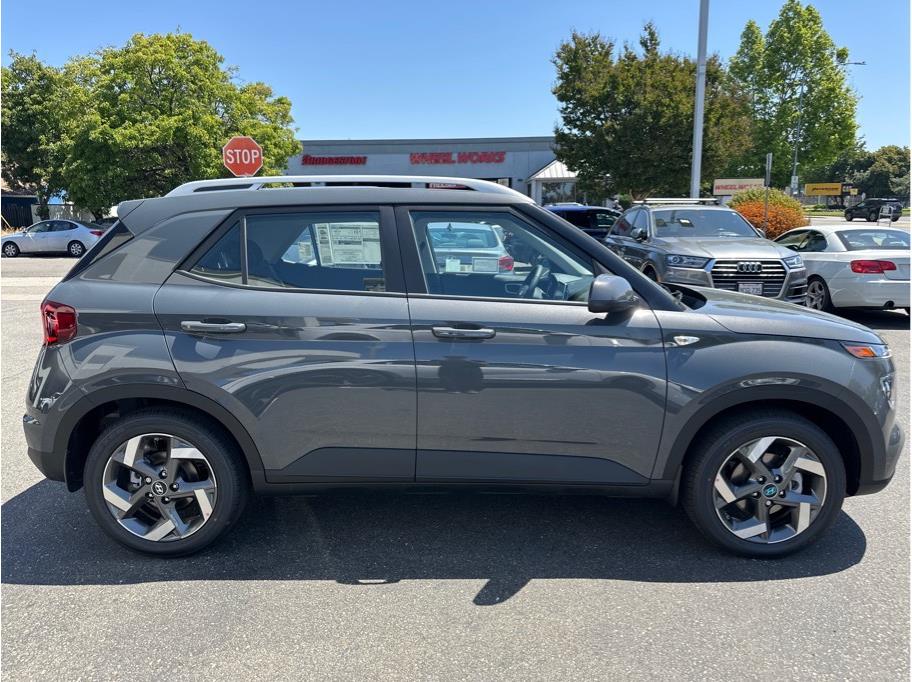 Vehicle image 4 of 24