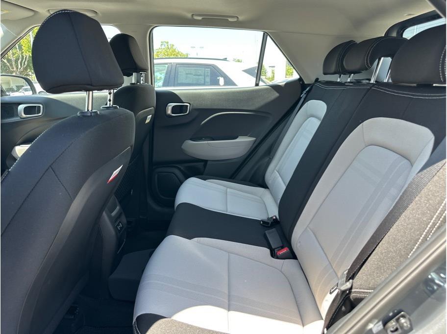 Vehicle image 11 of 24