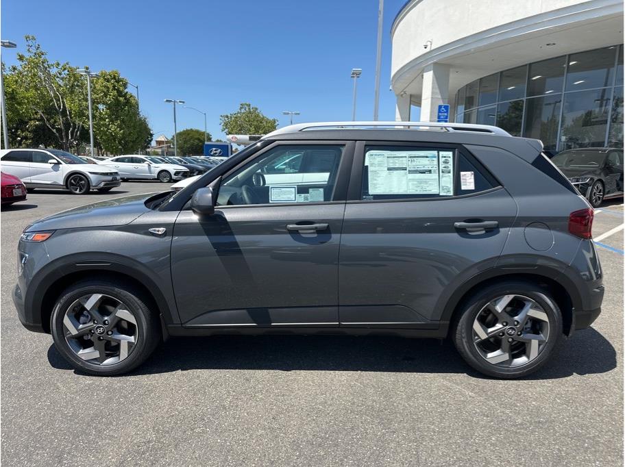 Vehicle image 8 of 24