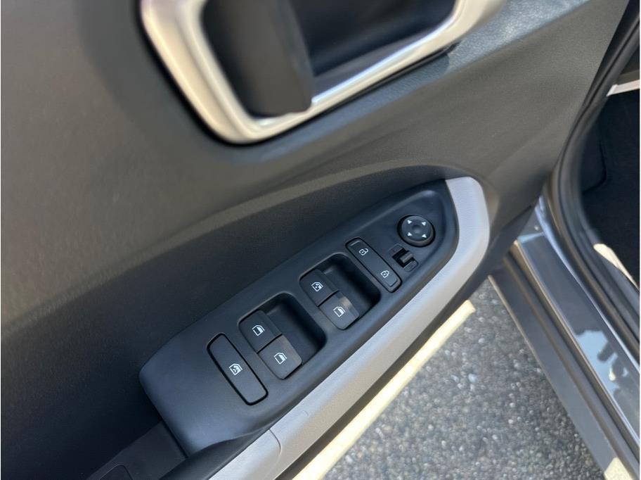 Vehicle image 15 of 24