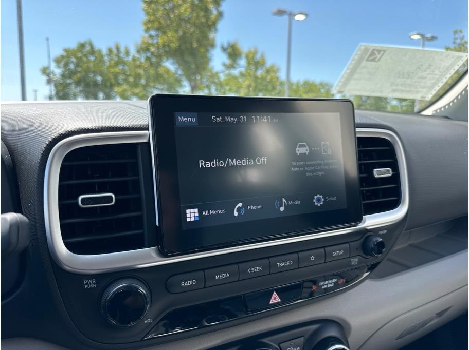 Vehicle image 19 of 24