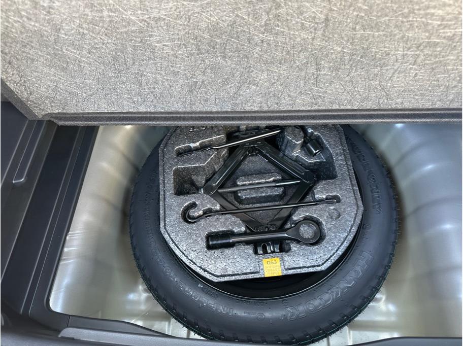 Vehicle image 10 of 24
