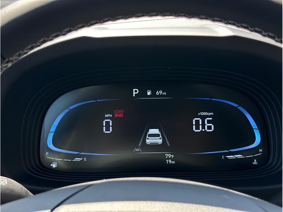 Vehicle image 17 of 24
