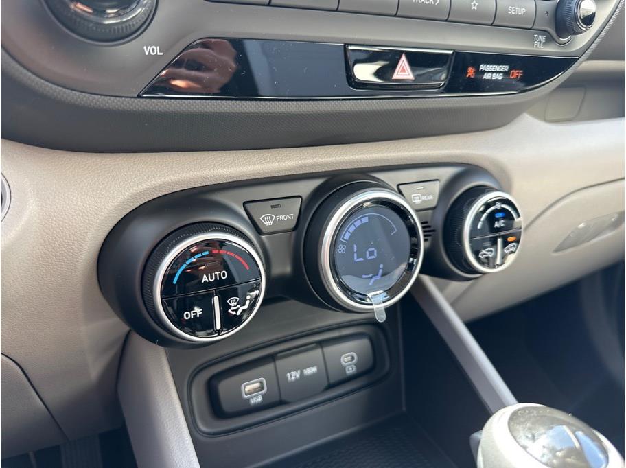 Vehicle image 20 of 24