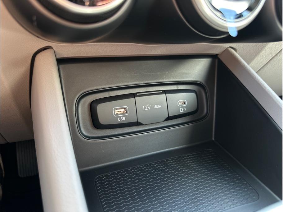 Vehicle image 21 of 24
