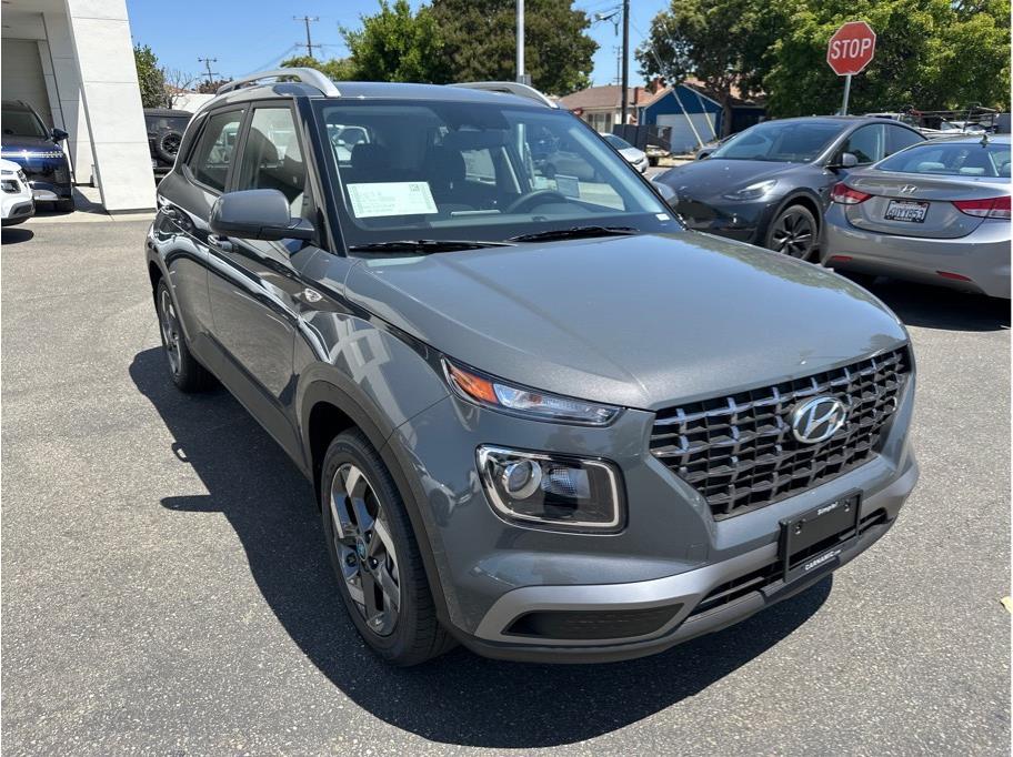 Vehicle image 3 of 24