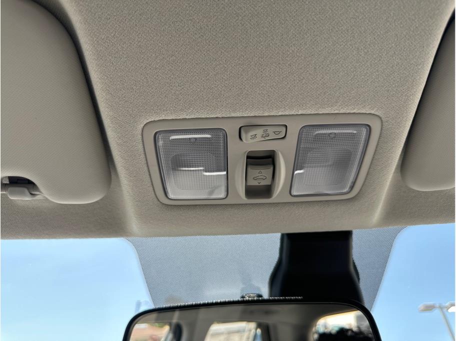 Vehicle image 23 of 24