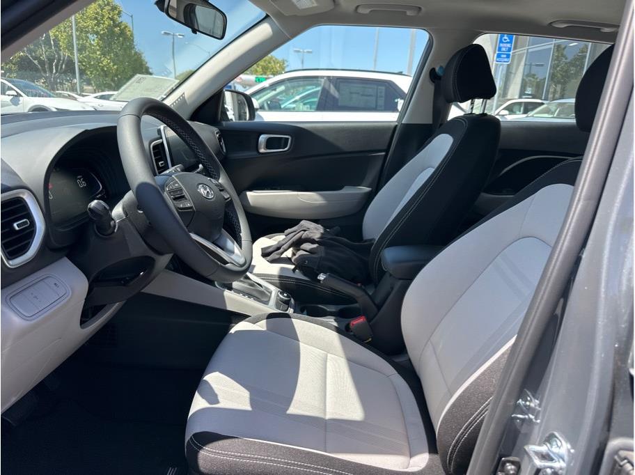 Vehicle image 14 of 24
