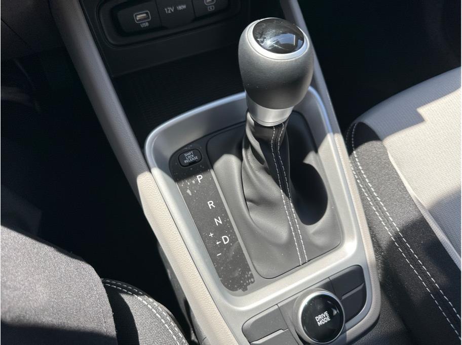 Vehicle image 22 of 24