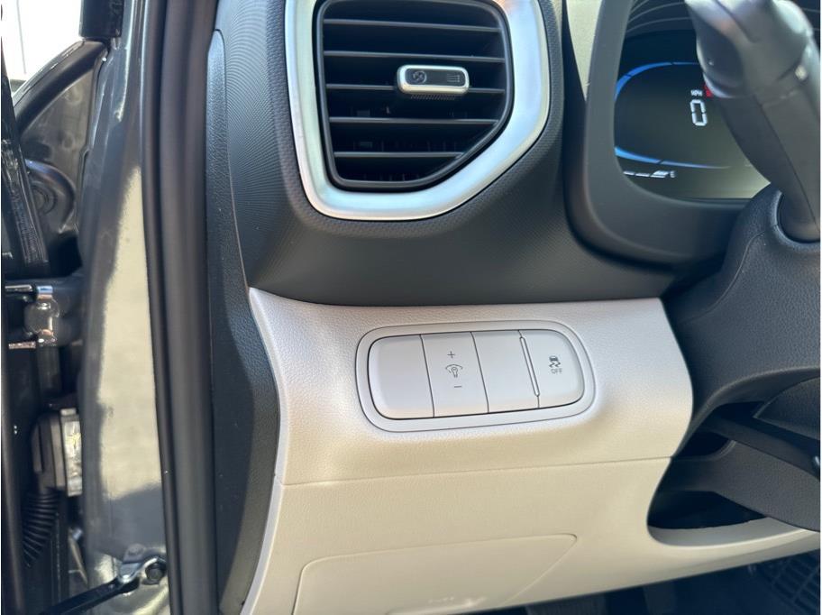 Vehicle image 16 of 24