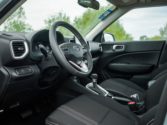 Vehicle image 16 of 24