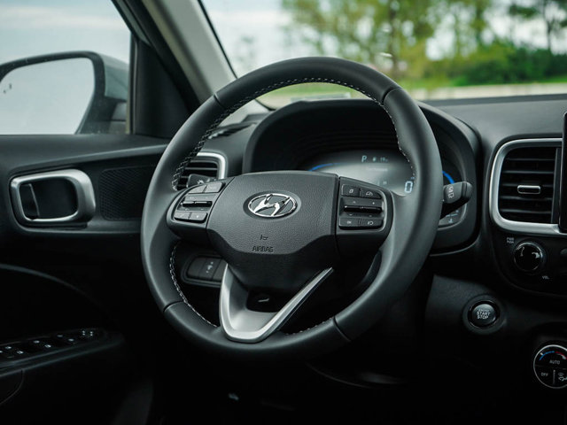 Vehicle image 14 of 24