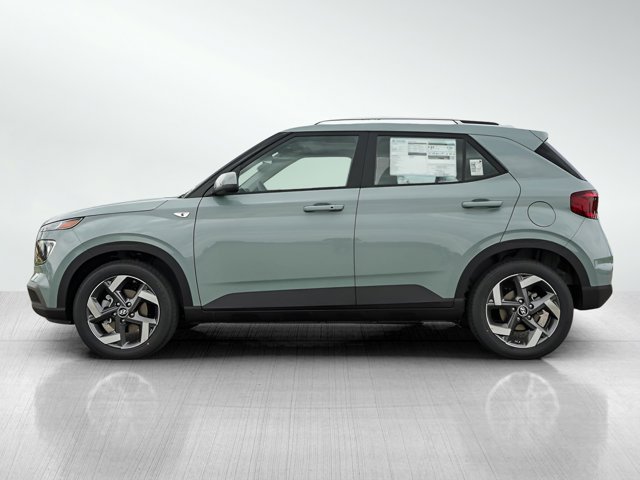 Vehicle image 4 of 24