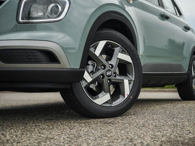 Vehicle image 5 of 24