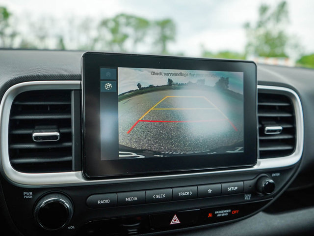 Vehicle image 22 of 24