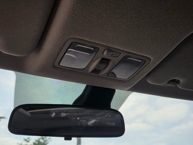 Vehicle image 32 of 44