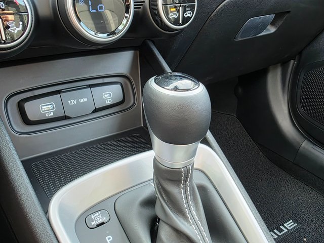 Vehicle image 27 of 44