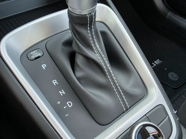 Vehicle image 28 of 44
