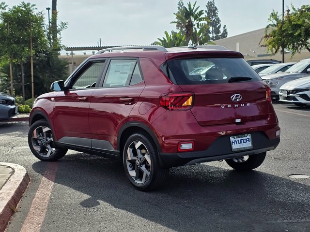 Vehicle image 7 of 44
