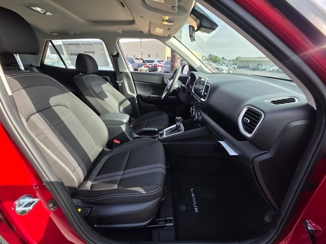 Vehicle image 10 of 44