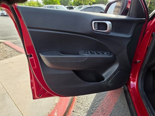 Vehicle image 21 of 44