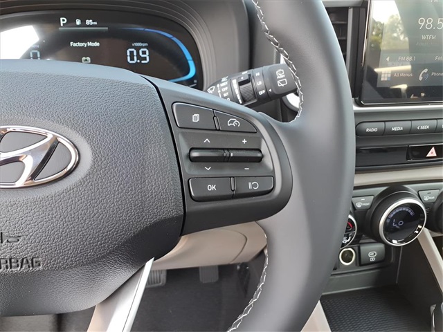 2025 Hyundai Venue SEL Image 12 of 19