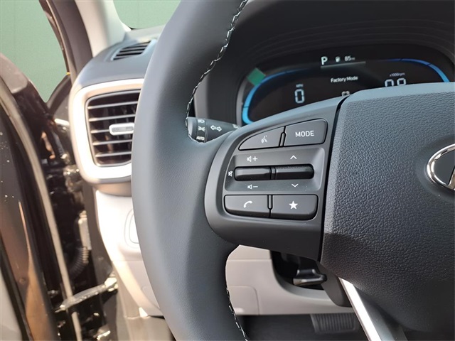 2025 Hyundai Venue SEL Image 10 of 19