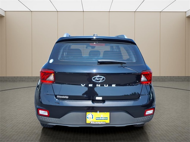 2025 Hyundai Venue SEL Image 4 of 19