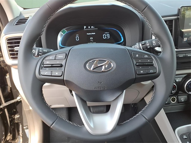 2025 Hyundai Venue SEL Image 11 of 19