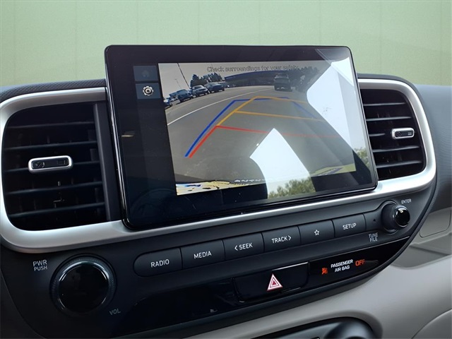 2025 Hyundai Venue SEL Image 13 of 19
