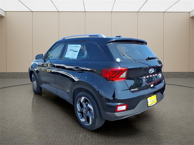 2025 Hyundai Venue SEL Image 5 of 19