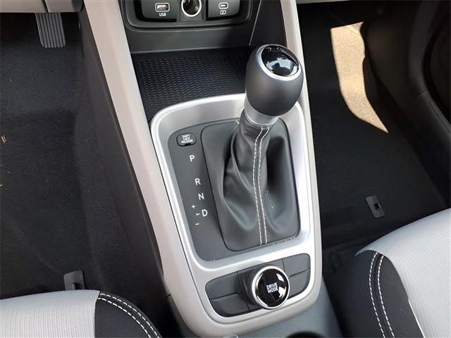 2025 Hyundai Venue SEL Image 15 of 19