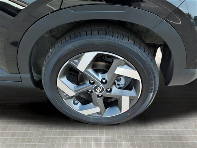 2025 Hyundai Venue SEL Image 7 of 19