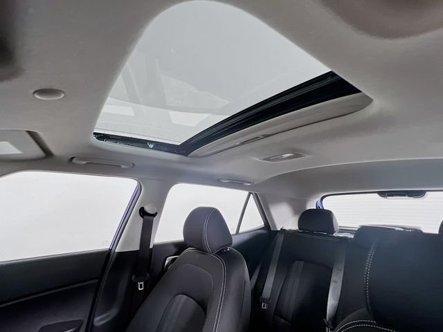 Vehicle image 19 of 25