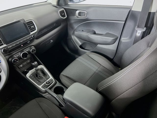 Vehicle image 21 of 25