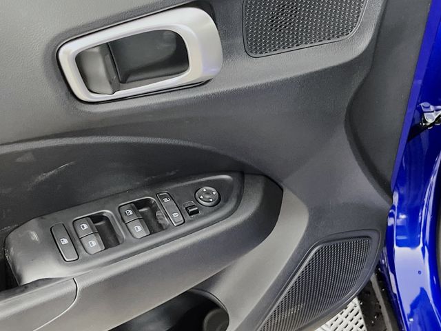 Vehicle image 16 of 25