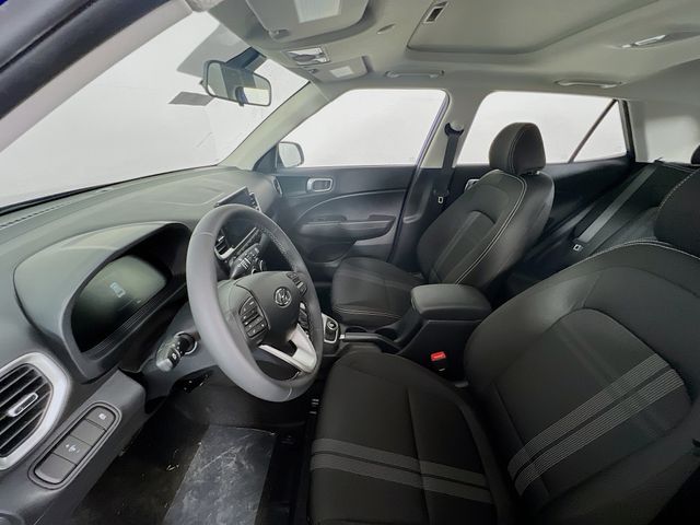 Vehicle image 18 of 25