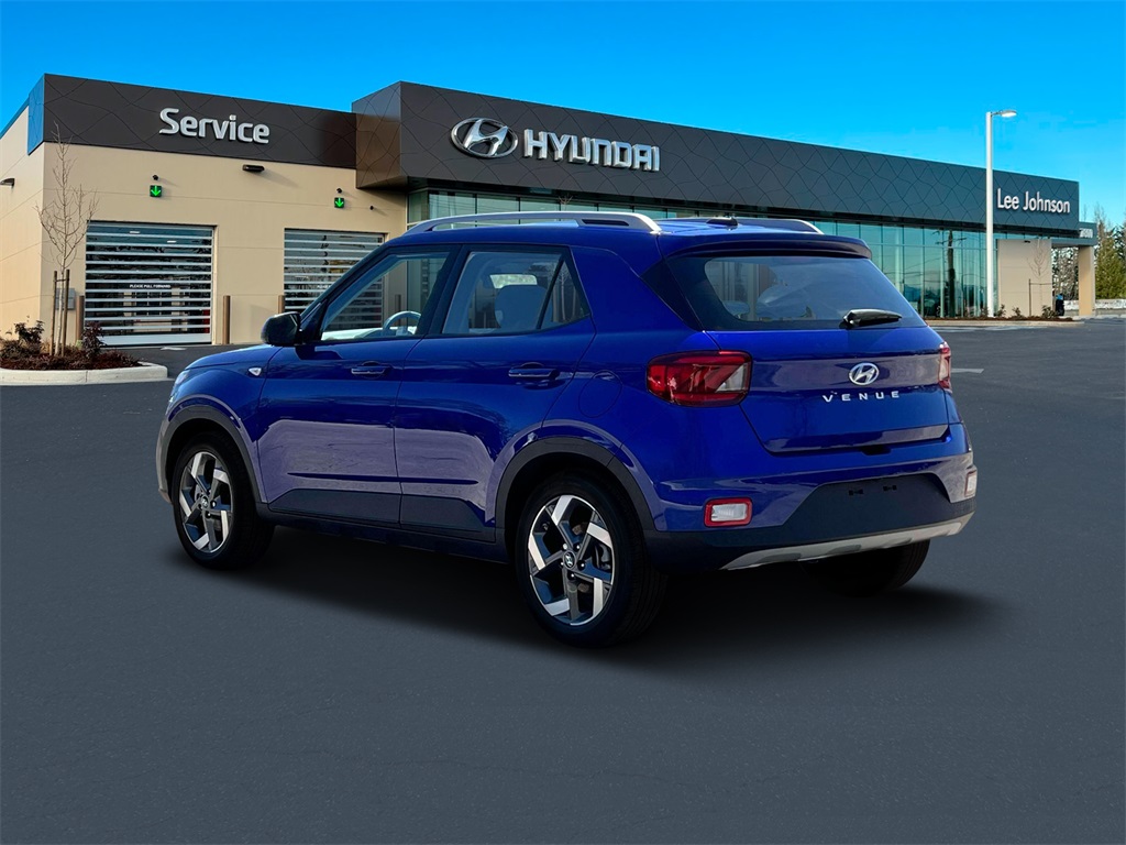 Vehicle image 10 of 19