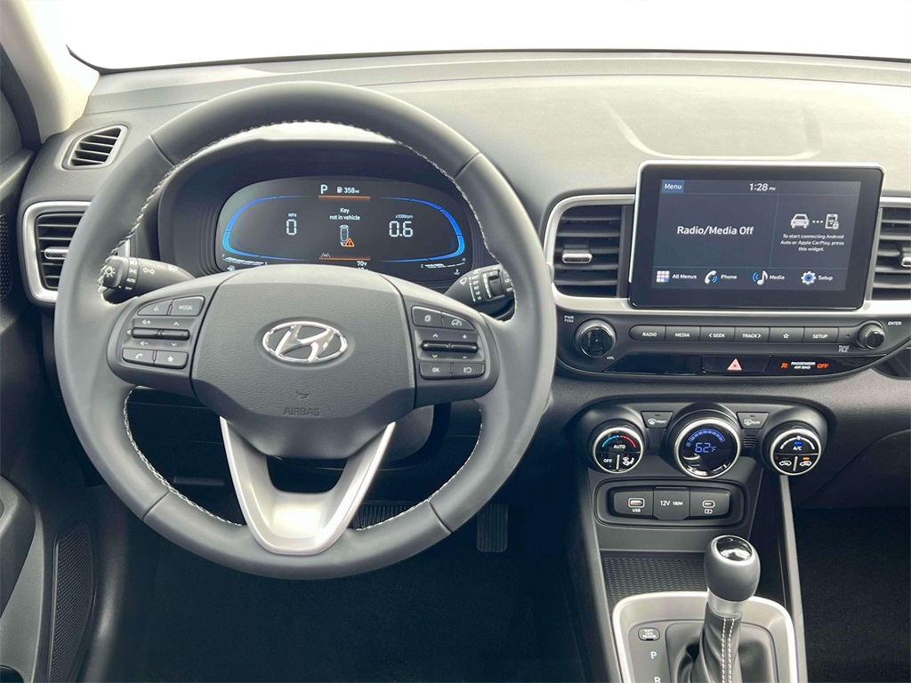 Vehicle image 17 of 19
