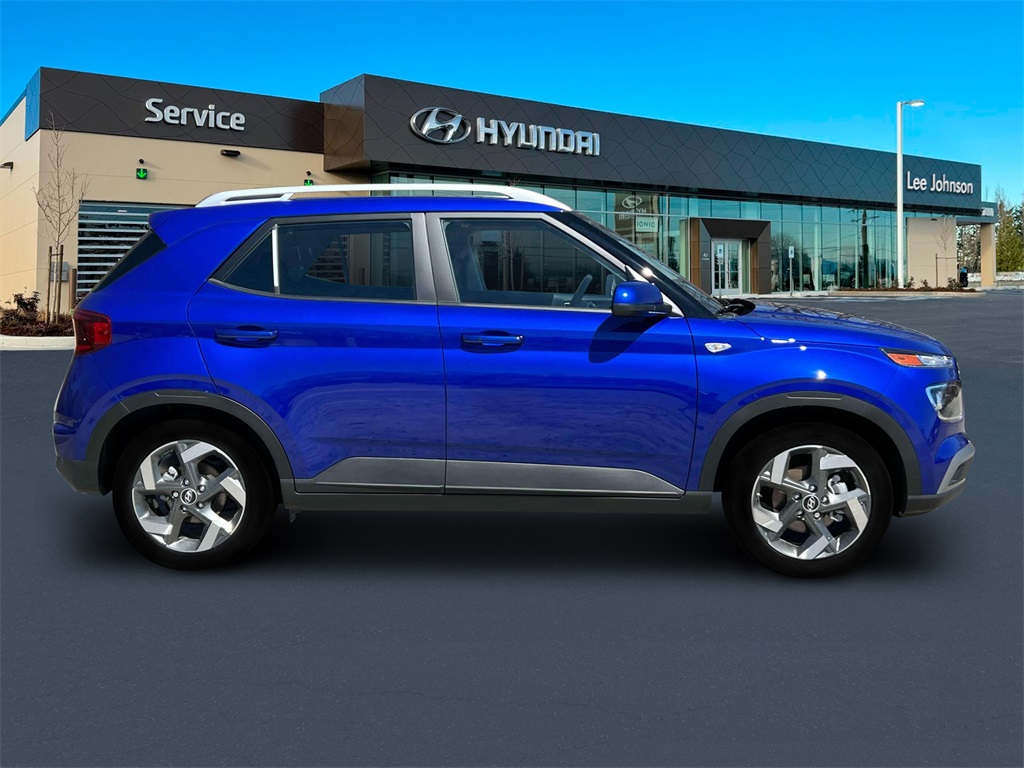 Vehicle image 7 of 19