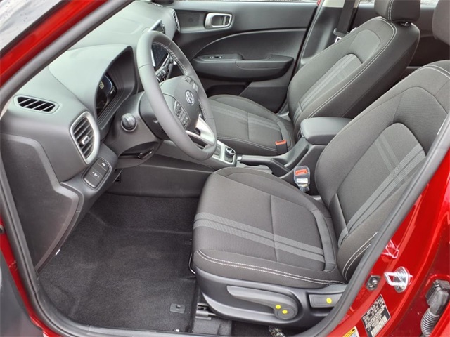 2025 Hyundai Venue SEL Image 6 of 17