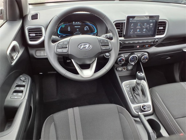 2025 Hyundai Venue SEL Image 8 of 17