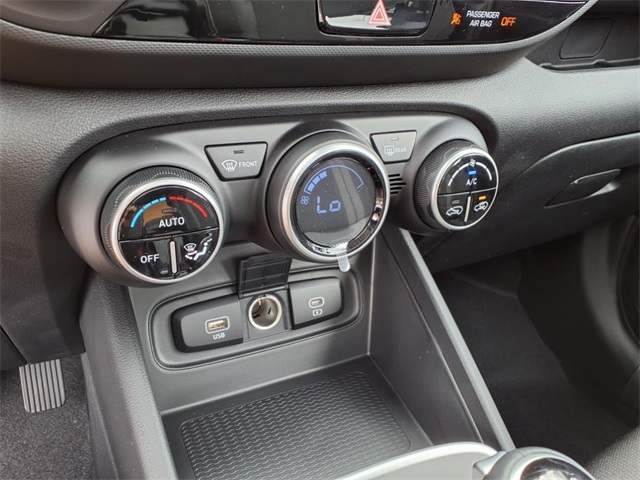 2025 Hyundai Venue SEL Image 12 of 17