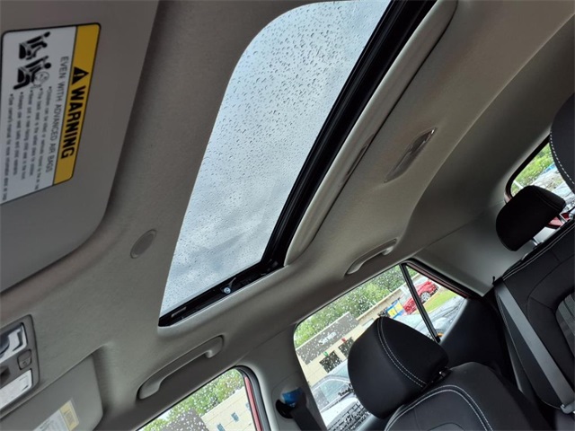 2025 Hyundai Venue SEL Image 14 of 17