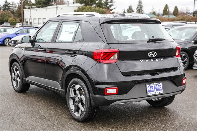 2025 Hyundai Venue SEL Image 7 of 27