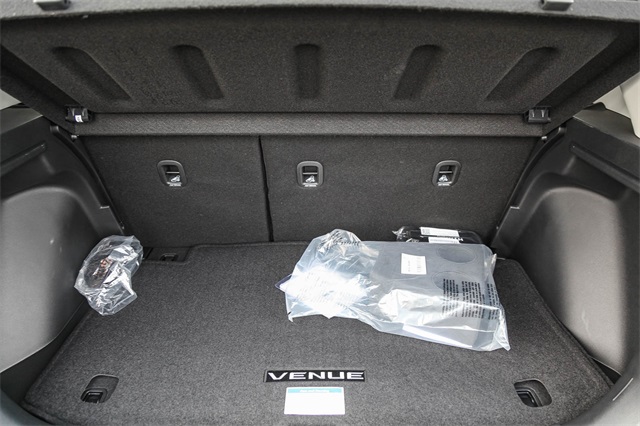 2025 Hyundai Venue SEL Image 13 of 27