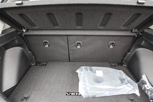 2025 Hyundai Venue SEL Image 12 of 27
